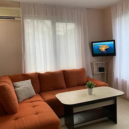 Rouge - Victoria Apartment *